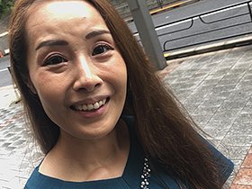 素人人妻ナンパでセンズリ鑑賞 2 見るだけでいいんです！だからちょっと僕のチ●ポ見てもらえませんか？10名 サンプル動画サムネイル